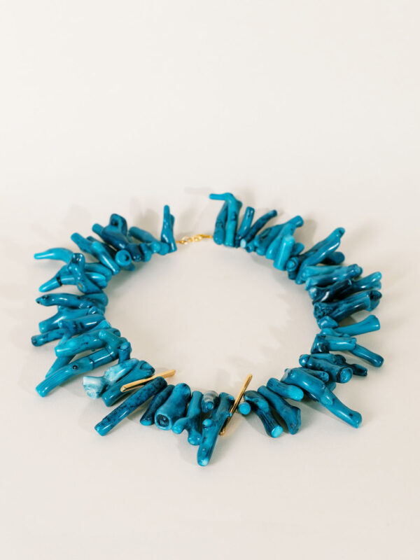 necklace with blue coral semi-precious chips and 24K gold-plated elements - AM BY AGAPI
